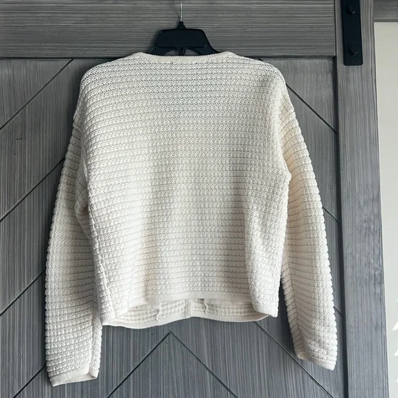 Excellent condition cream colored Chanel light cardigan by the gap size small - Picture 5 of 5